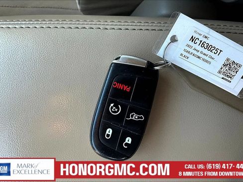 Used 2022 Jeep Grand Cherokee Laredo E w/ Security & Convenience Group AWD/4WD image 34