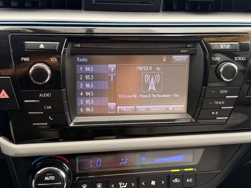 Used 2015 Toyota Corolla LE FWD image 37
