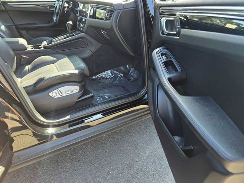 Used 2024 Porsche Macan image 19