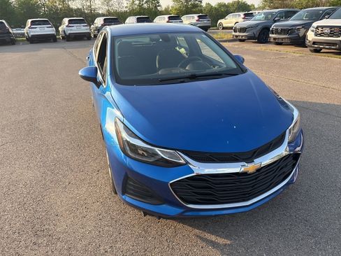 Used 2019 Chevrolet Cruze LT FWD image 16