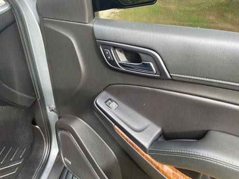 Used 2018 Chevrolet Suburban Premier RWD image 23