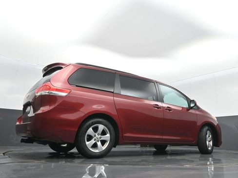 Used 2012 Toyota Sienna LE w/ Towing Pkg image 29