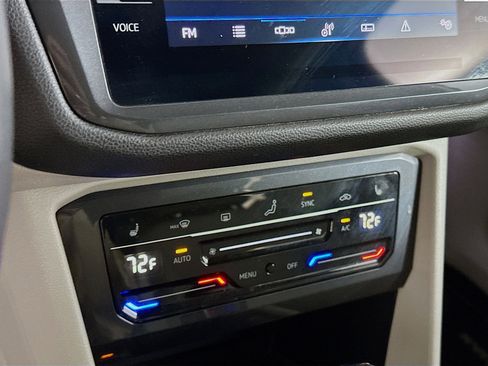 Used 2022 Volkswagen Tiguan SE w/ Panoramic Sunroof Package image 21