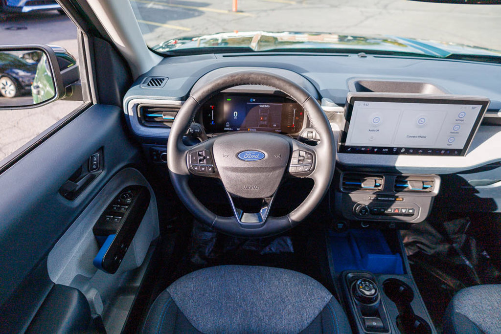 Used 2025 Ford Maverick XLT w/ Equipment Group 301A AWD/4WD image 2