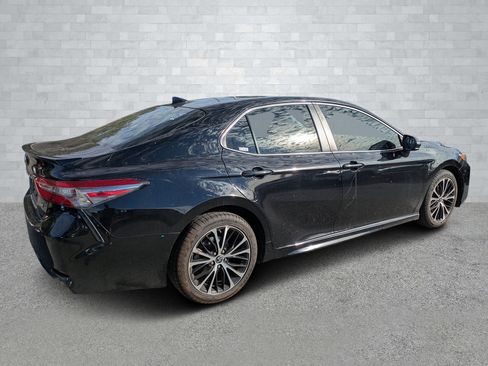 Used 2019 Toyota Camry LE image 5