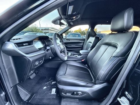 New 2025 Jeep Grand Cherokee Limited w/ Luxury Tech Group II image 13