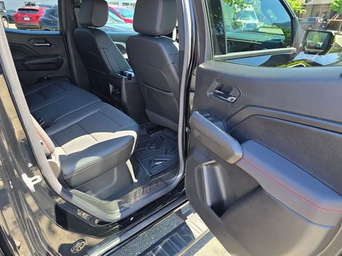 Used 2025 Chevrolet Colorado Z71 w/ Technology Package AWD/4WD image 16