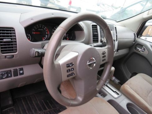 Used 2018 Nissan Frontier SV RWD image 6