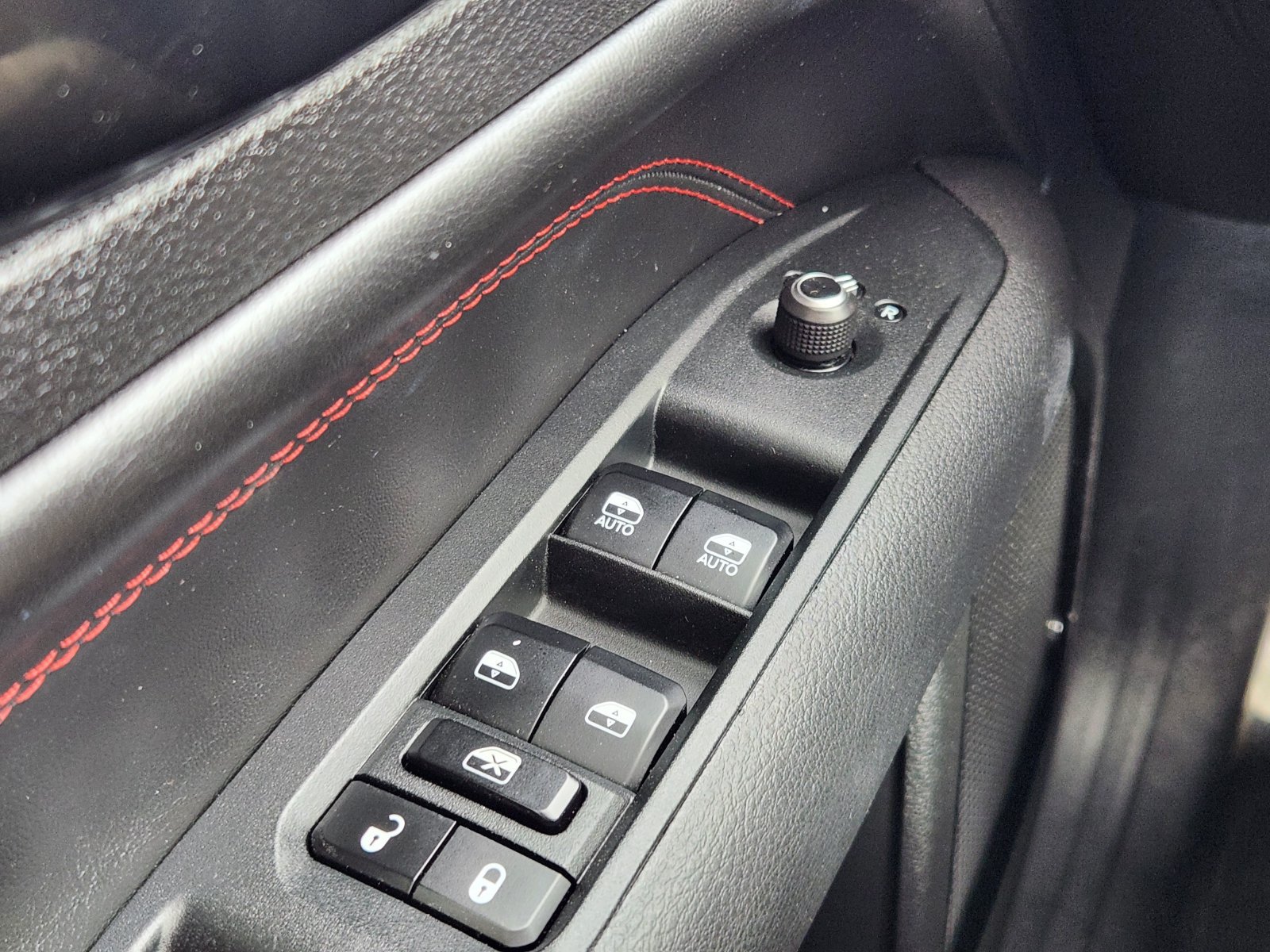 Used 2025 Jeep Compass Trailhawk AWD/4WD image 32