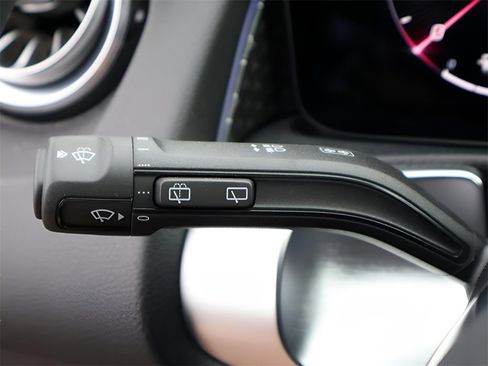 New 2025 Mercedes-Benz GLB 250 4MATIC image 35