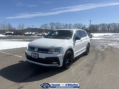 Used 2021 Volkswagen Tiguan SE R-Line image 1