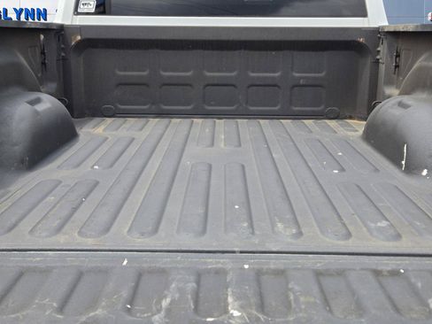Used 2022 RAM 2500 Tradesman w/ Chrome Appearance Group AWD/4WD image 10
