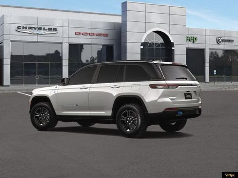 New 2023 Jeep Grand Cherokee Trailhawk w/ Advanced Protech Group II image 4