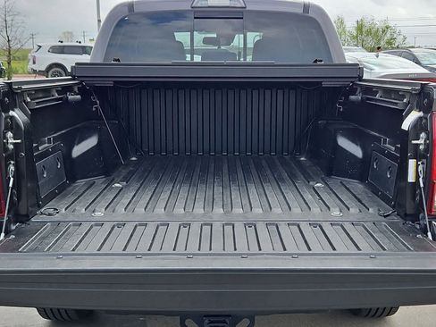 Used 2018 Toyota Tacoma SR5 image 32