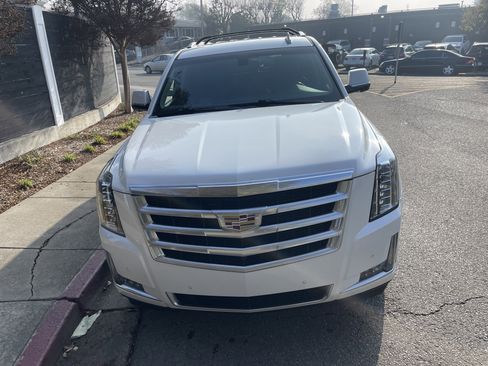 Used 2019 Cadillac Escalade ESV 4WD image 14