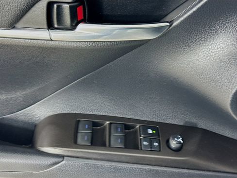 Used 2021 Toyota Camry SE FWD image 21