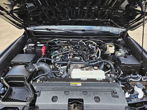Used 2024 Toyota Tacoma TRD Off-Road AWD/4WD image 33