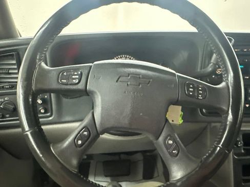 Used 2004 Chevrolet Tahoe Z71 w/ Z71 Preferred Equipment Group AWD/4WD image 38