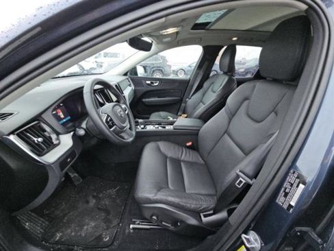 Used 2025 Volvo XC60 B5 Plus image 21