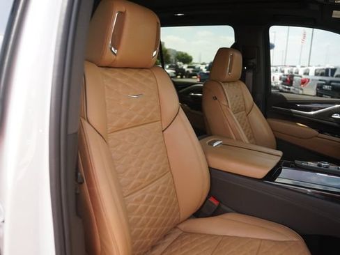 Used 2024 Cadillac Escalade ESV Premium Luxury w/ Performance Package AWD/4WD image 22