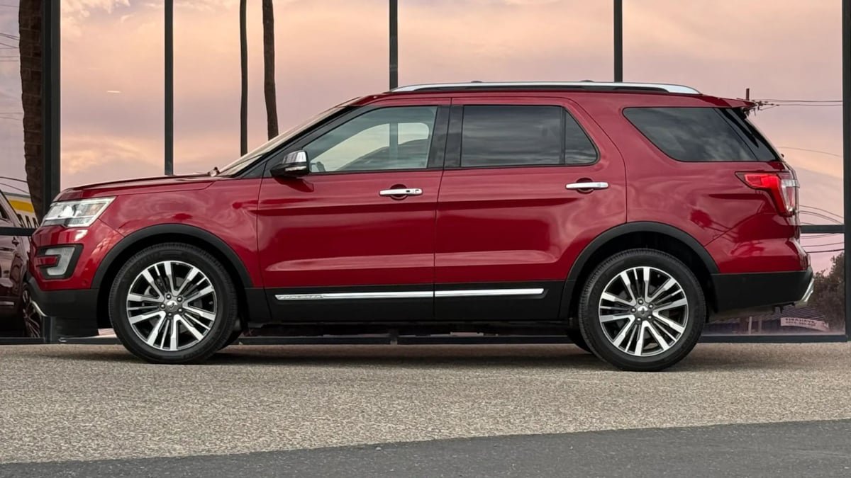 Used 2017 Ford Explorer Platinum AWD/4WD image 5