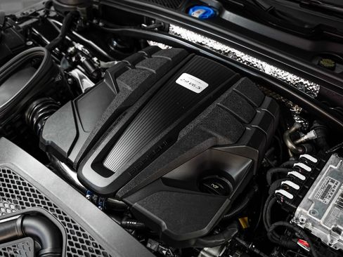 Used 2025 Porsche Macan S image 12