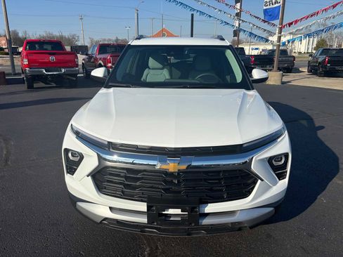 Used 2025 Chevrolet TrailBlazer LT w/ Driver Confidence Package AWD/4WD image 3