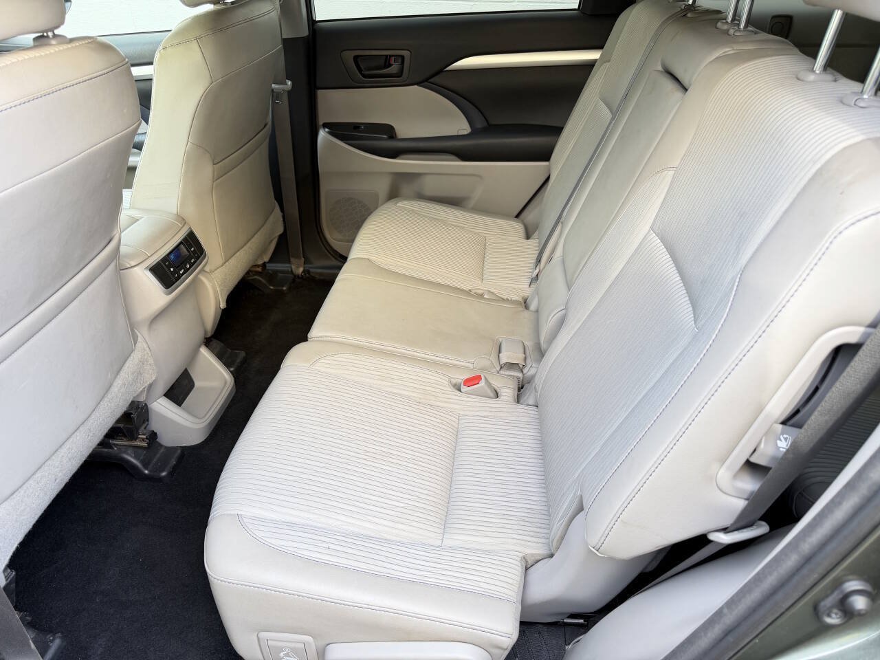Used 2016 Toyota Highlander Plus AWD/4WD image 21