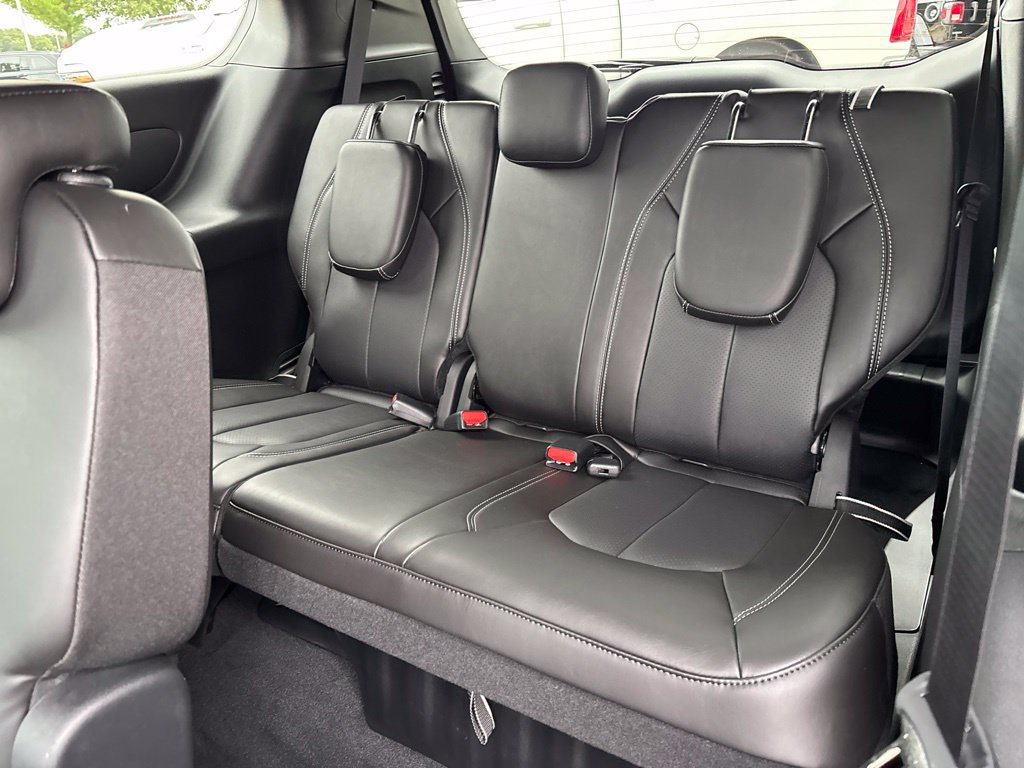 New 2027 Chrysler Pacifica Select FWD image 19