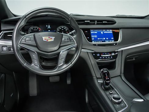 Used 2023 Cadillac XT5 Luxury FWD image 16
