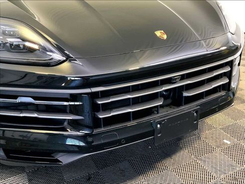 Certified 2025 Porsche Cayenne image 34