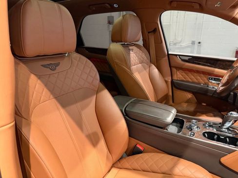 Used 2018 Bentley Bentayga AWD/4WD image 43