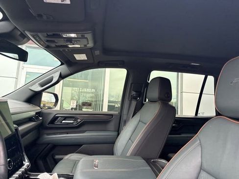 Used 2025 GMC Yukon AT4 image 4