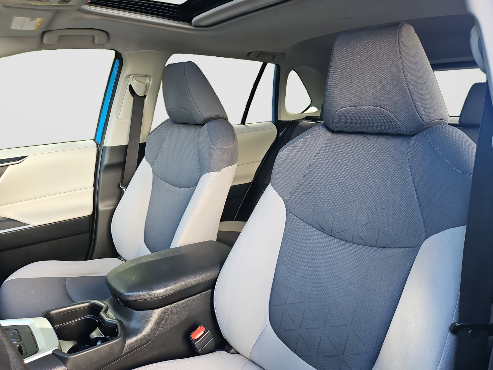 Used 2019 Toyota RAV4 XLE w/ Convenience Package FWD image 21