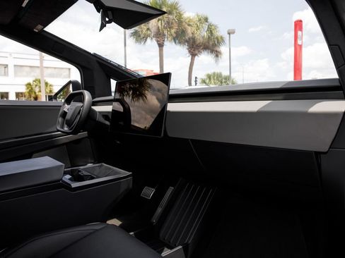 Used 2025 Tesla Cybertruck AWD Crew Cab image 14