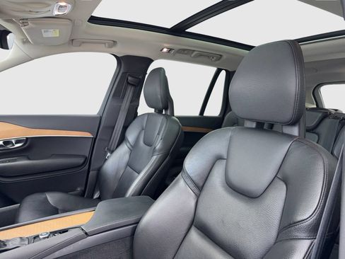 Used 2021 Volvo XC90 T6 Momentum w/ Protection Package Premier AWD/4WD image 15