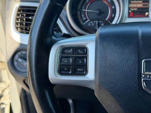 Used 2019 Dodge Journey SE image 22