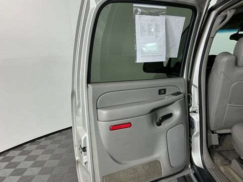 Used 2005 Chevrolet Suburban Z71 w/ Preferred Equipment Group AWD/4WD image 22