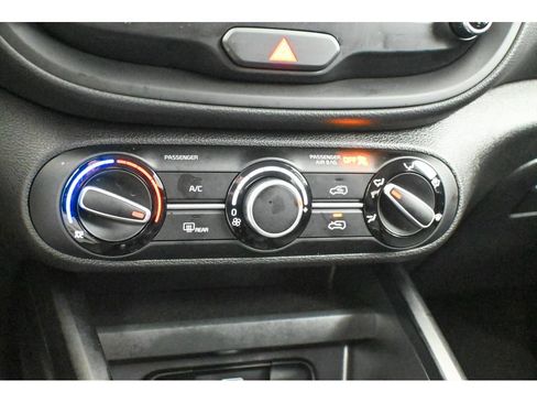 Used 2025 Kia Soul LX image 27