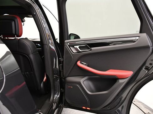 Used 2025 Porsche Macan image 52