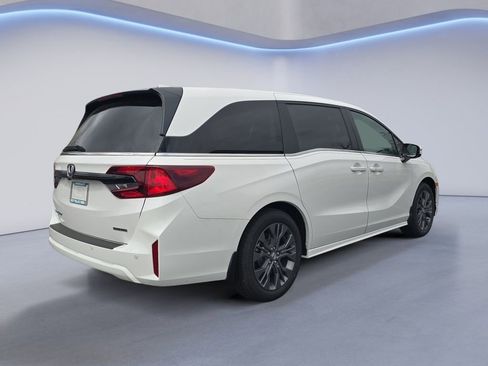 New 2026 Honda Odyssey Touring image 5