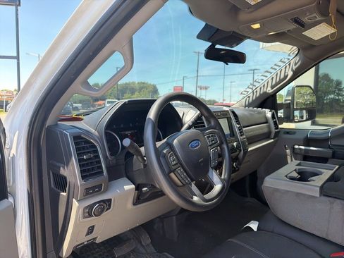 Used 2020 Ford F250 XLT w/ XLT Premium Package AWD/4WD image 3
