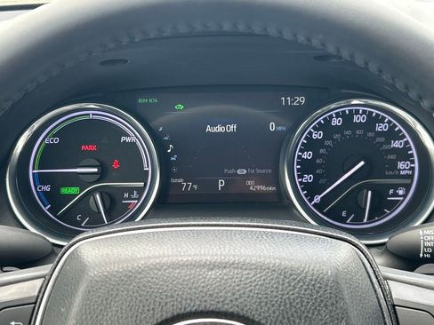 Used 2020 Toyota Camry XLE image 32