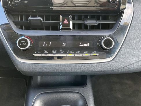 Used 2020 Toyota Corolla LE image 17