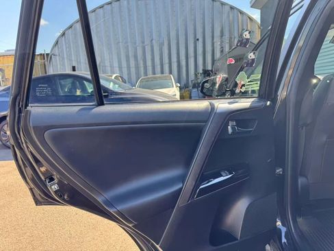 Used 2016 Toyota RAV4 SE image 13