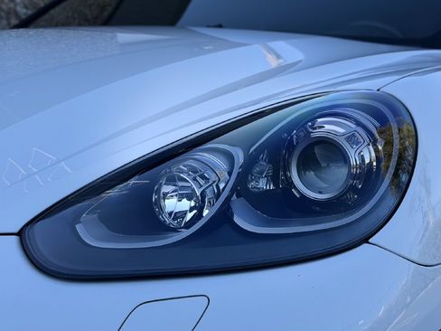 Used 2017 Porsche Cayenne GTS AWD/4WD image 23