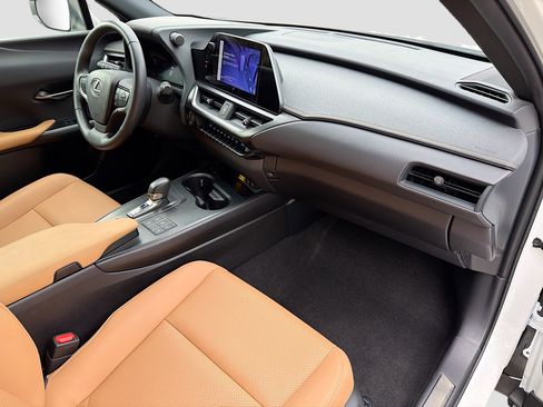 Used 2025 Lexus UX 300h FWD image 14