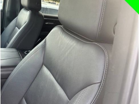 Used 2025 Chevrolet Suburban LT RWD image 14