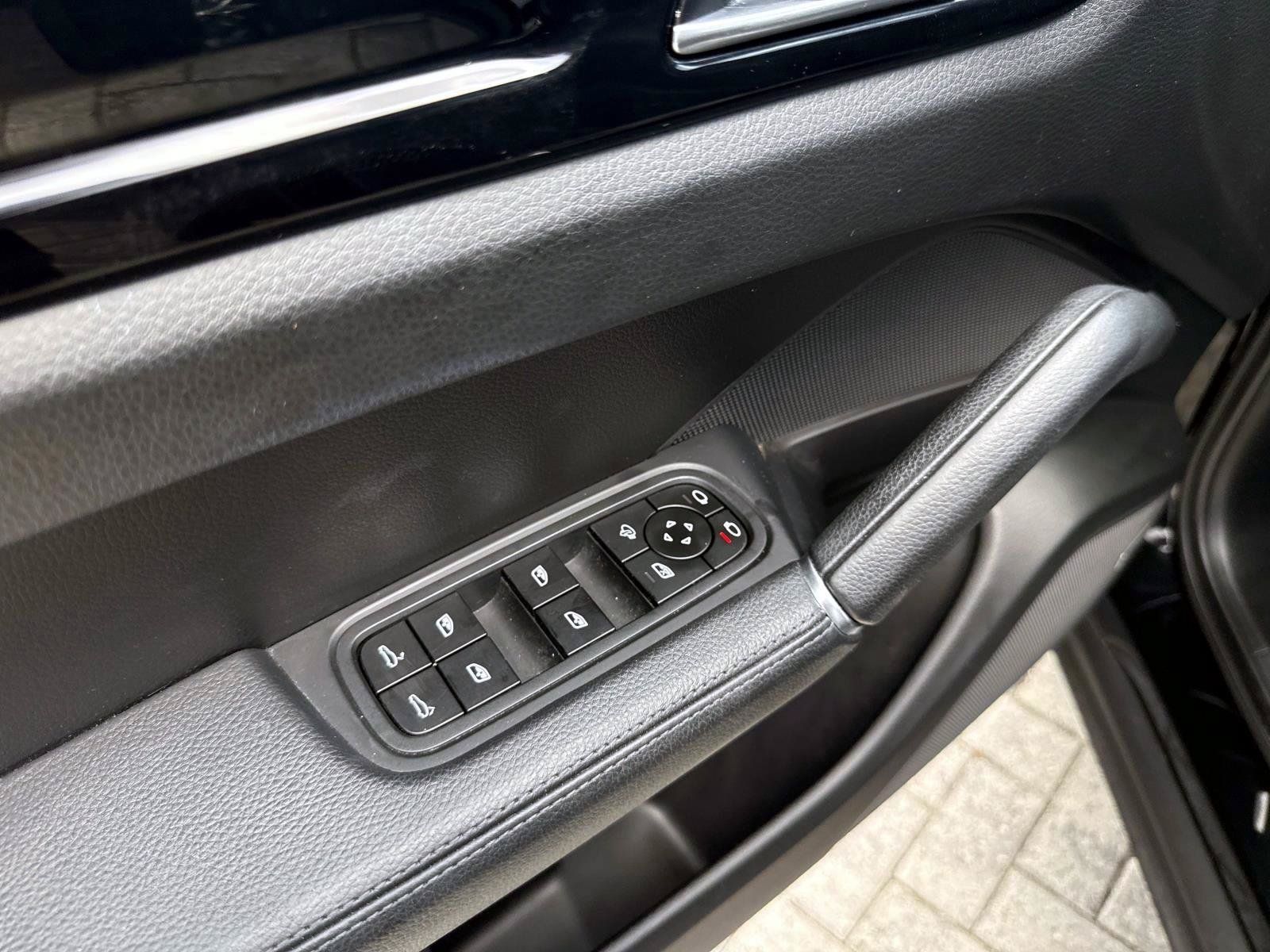Used 2023 Porsche Cayenne Coupe AWD/4WD image 19
