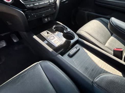 Used 2021 Honda Pilot Touring image 16